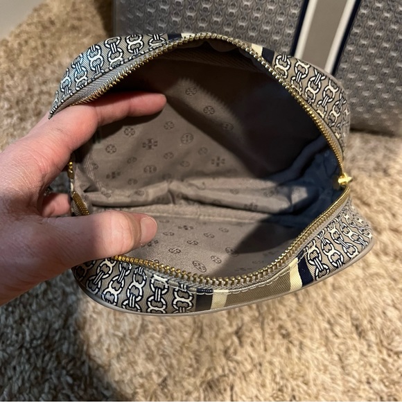 Tory Burch Tote Bag and matching pouch - Picture 11 of 11